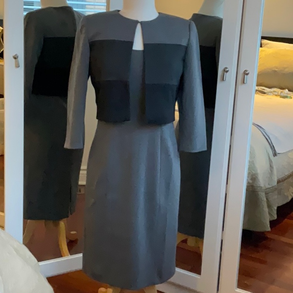 Tahari Sleeveless dress and Blazer / Grey & Black / Size 2